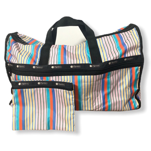 Lesportsac Handbags - NWOT LeSportac weekender Duffel bag